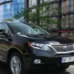 Jaki samochód ma Tusk? Oto Lexus RX 450h i jego tajemnice