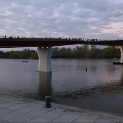 Ile kosztowała kładka Trzaskowskiego? Zaskakujące wydatki i szczegóły