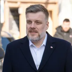 Kto to jest Adrian Zandberg? Poznaj jego karierę i osiągnięcia