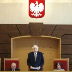 Kto może odwołać prezydenta? Poznaj zasady i procedury usunięcia