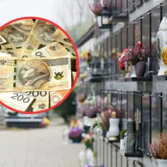 Pieniądze na nagrobkach i pytanie, dlaczego zasiłek pogrzebowy wzrośnie do 7 tysięcy złotych dopiero od 2026 roku.