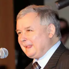 Jakie wykształcenie ma Jarosław Kaczyński i jak wpłynęło na jego karierę?