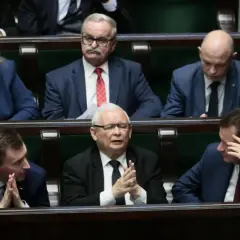 Co to jest bezwzględna większość w sejmie i dlaczego ma znaczenie?