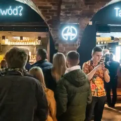 Jaką firmę ma Sławomir Mentzen? Odkryj jego pub i kancelarię