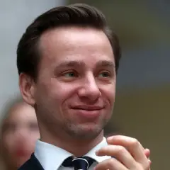 Czy Bosak ma studia? Oto prawda o jego wykształceniu