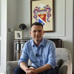 Jak mieszka Sławomir Mentzen? Zaskakujące szczegóły o jego domu