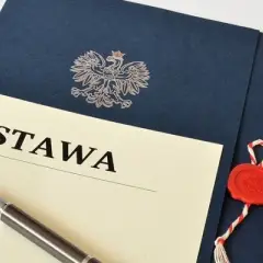 Jak art 3 pkt 1 ustawy o świadczeniach rodzinnych wpływa na dochód rodziny?
