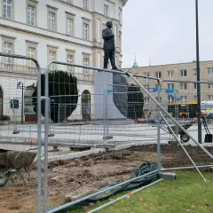 Gdzie jest pomnik Lecha Kaczyńskiego? Oto wszystkie lokalizacje w Polsce