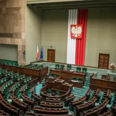 Kto kieruje pracą sejmu i senatu? Kluczowe informacje o marszałkach