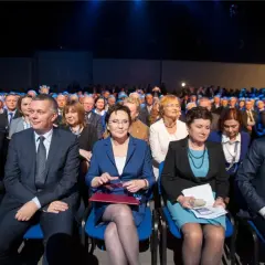 Wina Tuska o co chodzi? Jak politycy zrzucają winę na byłego premiera