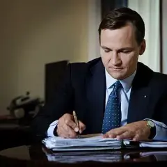 Jakie ma wykształcenie Radosław Sikorski? Zaskakujące fakty o jego studiach