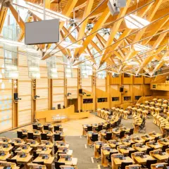 Sejm czy senat co ważniejsze? Kluczowe różnice i ich wpływ