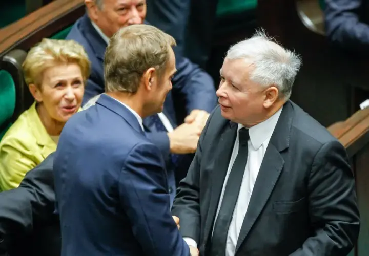 PiS czy PO lepsze? Porównanie stylów rządzenia i efektywności