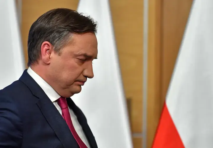 Portret polityka w garniturze, zamyślony. Jerzy Ziobro życiorys.