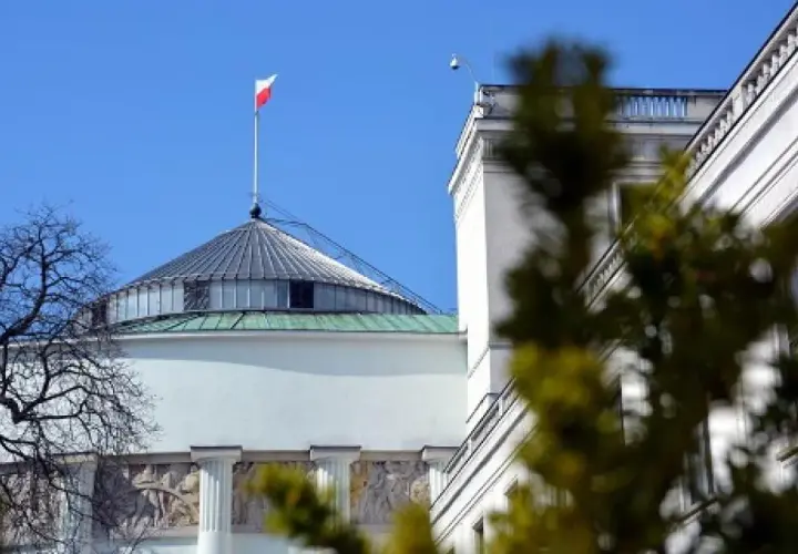 Kto przewodniczy obradom sejmu i senatu? Poznaj ich kluczowe role