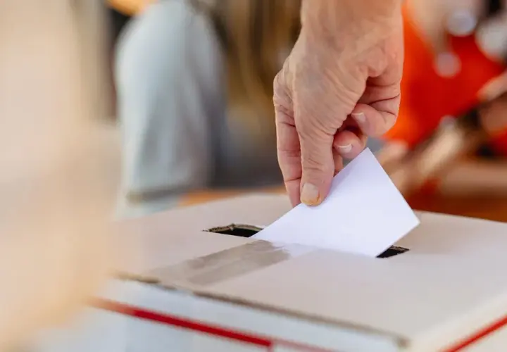 Co to jest skrajna prawica i jakie ma konsekwencje dla społeczeństwa