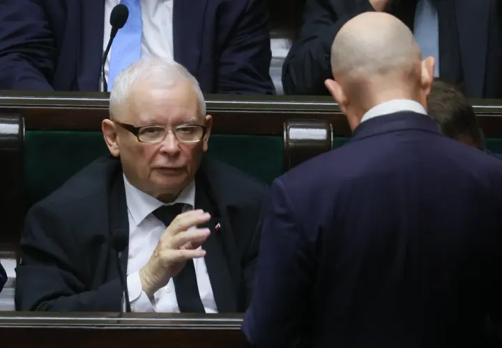 Jarosław Kaczyński w Sejmie, dyskusja o tym, kto z młodych posłów PiS ma zostać "nowym Dudą" w nadchodzącej kampanii.