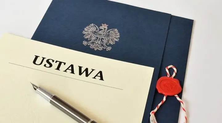 Jak art 3 pkt 1 ustawy o świadczeniach rodzinnych wpływa na dochód rodziny?
