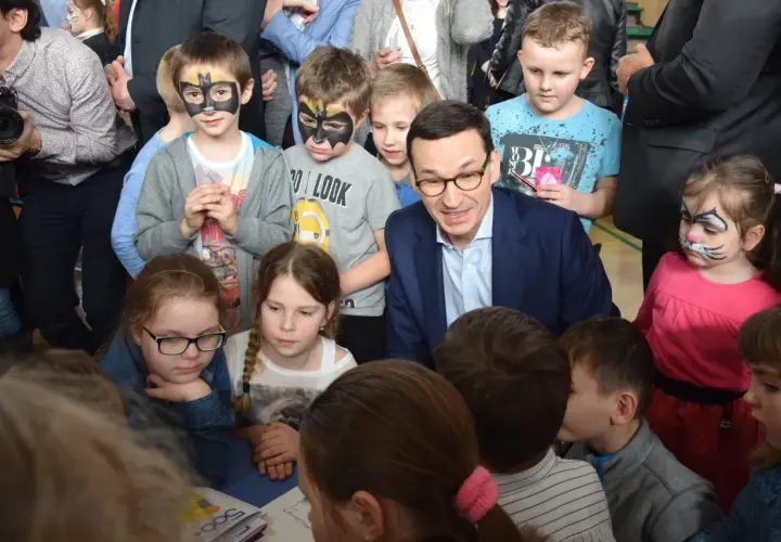 Gdzie uczą się dzieci Morawieckiego? Odkryj ich szkołę i koszty edukacji