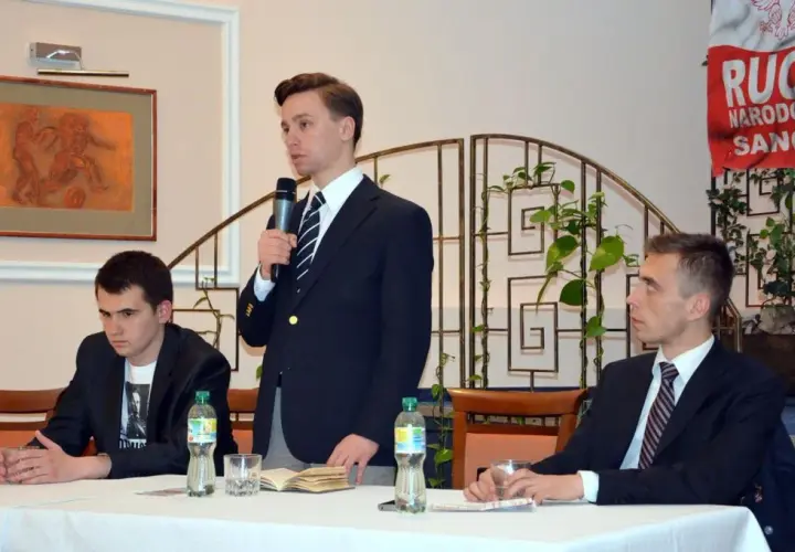 Kto to jest Krzysztof Bosak? Poznaj jego życie i osiągnięcia w polityce