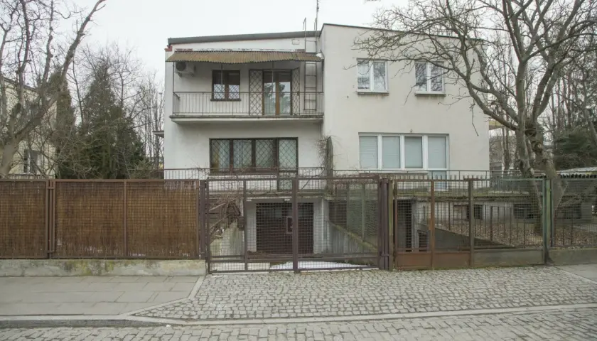 Dom Jarosława Kaczyńskiego: Gdzie mieszka i dlaczego to ważne?