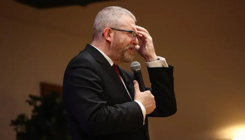 Kto jest liderem Konfederacji? Poznaj Sławomira Mentzena i jego rolę