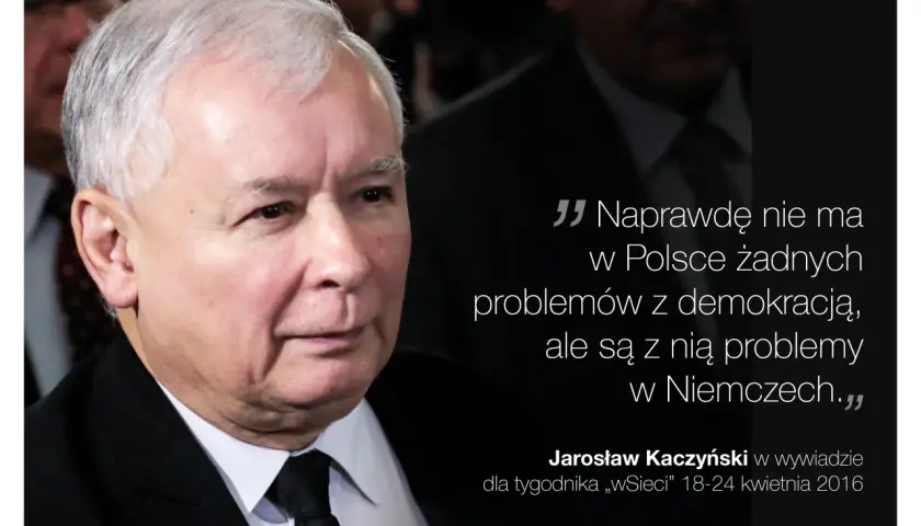 Jarosław Kaczyński w czarnym garniturze i białej koszuli z czarnym krawatem, z cytatem.