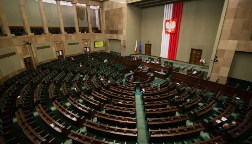 Obrady Sejmu kiedy: nie przegap ważnych dat i tematów dyskusji