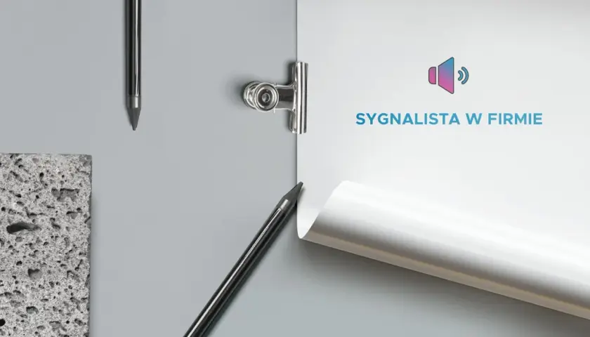 Czy ustawa o ochronie sygnalistów obejmie także małe firmy rodzinne? Na białej kartce widnieje napis "SYGNALISTA W FIRMIE" i ikona głośnika.