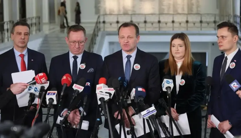 Nowe projekty ustaw PiS: Co zmieni się w Twoim życiu?
