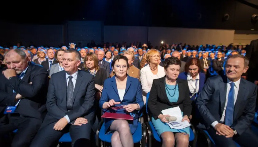 Wina Tuska o co chodzi? Jak politycy zrzucają winę na byłego premiera