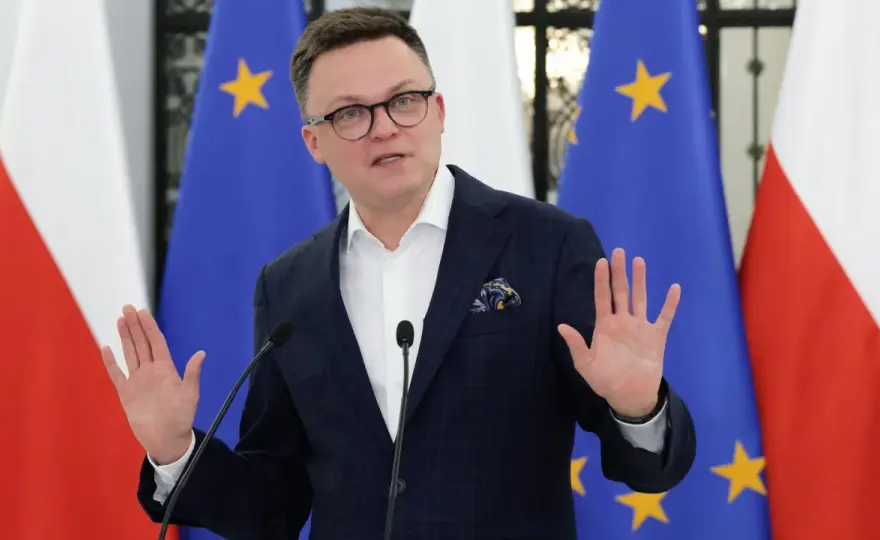 Czy Szymon Hołownia był księdzem? Prawda o jego drodze do kapłaństwa