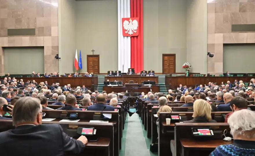 Kto wprowadza nowe "kilometrowki" dla posłów od 2026?