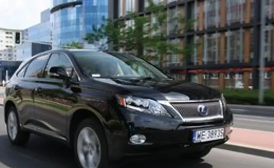 Jaki samochód ma Tusk? Oto Lexus RX 450h i jego tajemnice