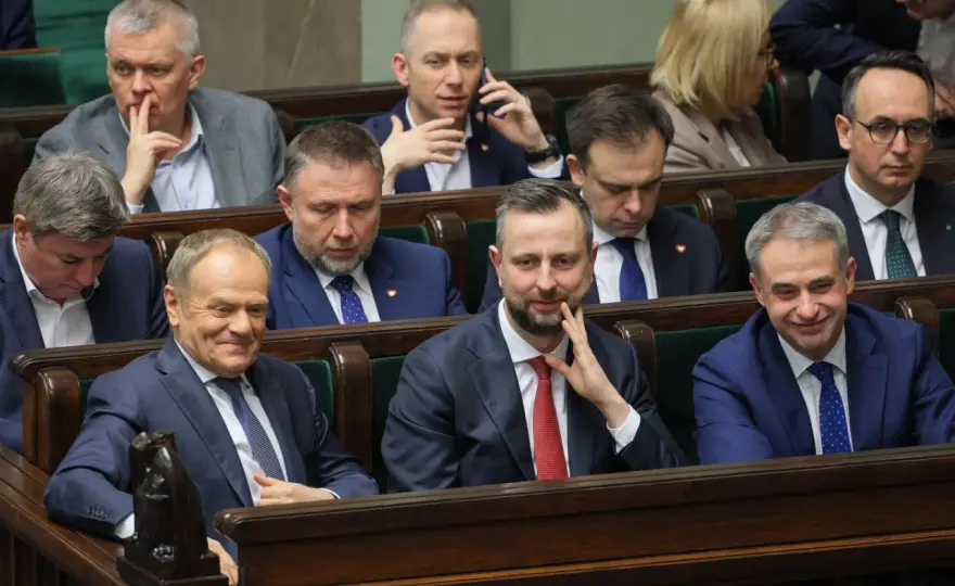 Dlaczego KO traci poparcie mimo bycia liderem? Analiza