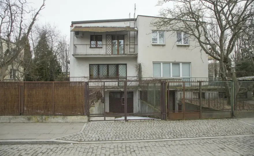 Dom Jarosława Kaczyńskiego: Gdzie mieszka i dlaczego to ważne?