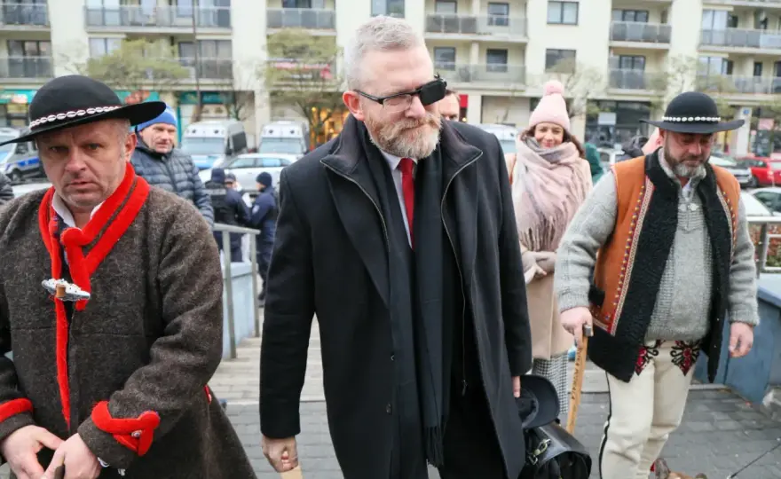 Grzegorz Braun na galach bokserskich: Czy zakaz jest faktem, czy mitem?