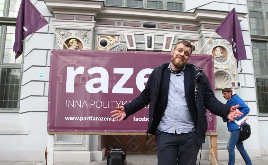 Ile zarabia Adrian Zandberg? Szokujące fakty o jego dochodach