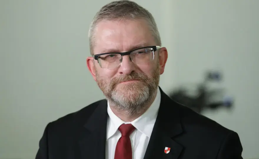 Grzegorz Braun wykluczony z Konfederacji? Poznaj przyczyny