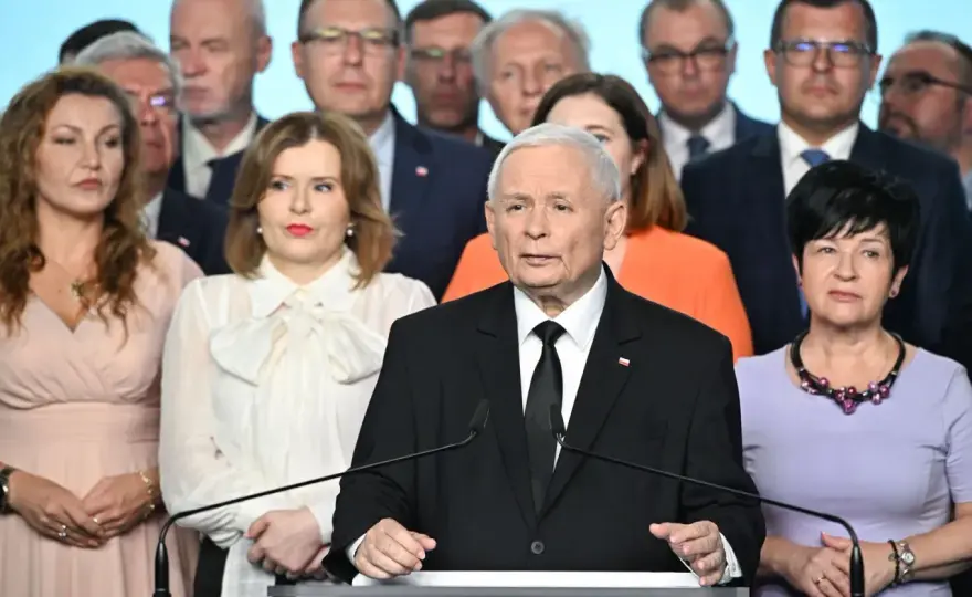 Członkostwo w PiS: Co naprawdę zyskujesz i jakie są obowiązki?