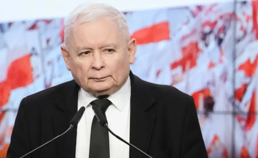 Emerytura Jarosława Kaczyńskiego: ile zarabia? Fakty i kwoty