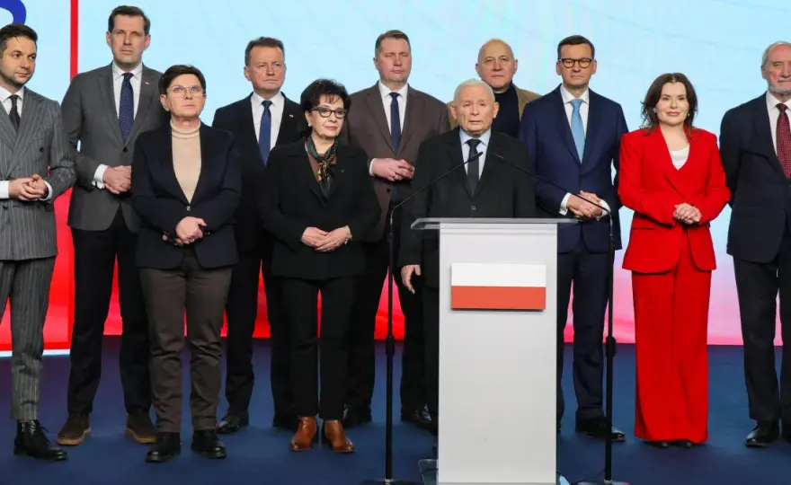 Kto pisze program partii? Odkryj autorów i ich wpływ