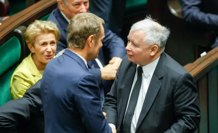 PiS czy PO lepsze? Porównanie stylów rządzenia i efektywności