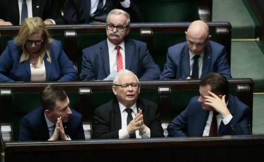 Co to jest bezwzględna większość w sejmie i dlaczego ma znaczenie?