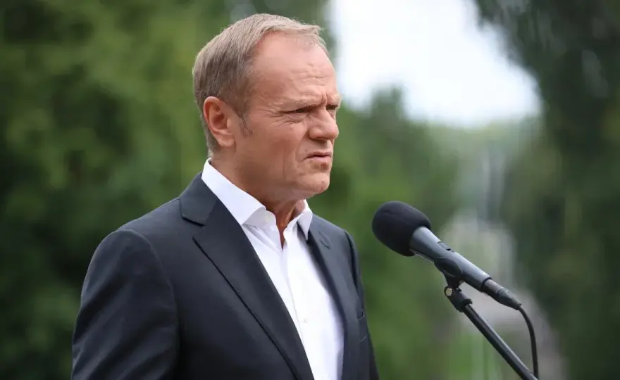 Ile Tusk zarobił w Brukseli? Zaskakujące fakty o jego pensji