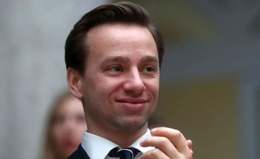 Czy Bosak ma studia? Oto prawda o jego wykształceniu
