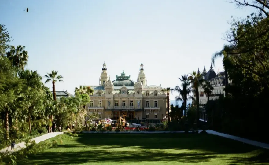Monte Carlo – rozrywka, luksus oraz elegancja w najlepszym wydaniu!