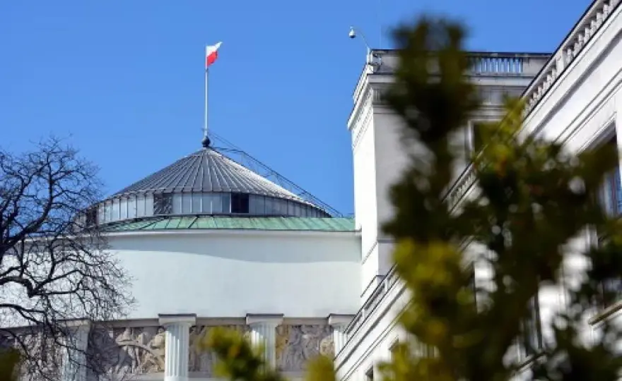 Kto przewodniczy obradom sejmu i senatu? Poznaj ich kluczowe role