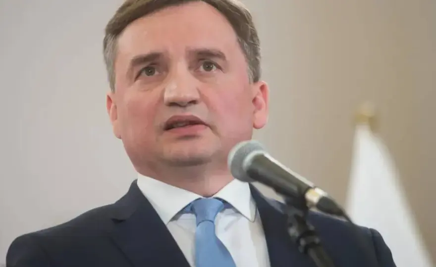 Gdzie ukrywa się Ziobro? Prawda o jego obecności w Warszawie