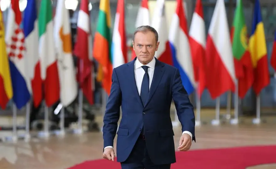 Pochodzenie Donalda Tuska: Fakty vs. polityczna narracja